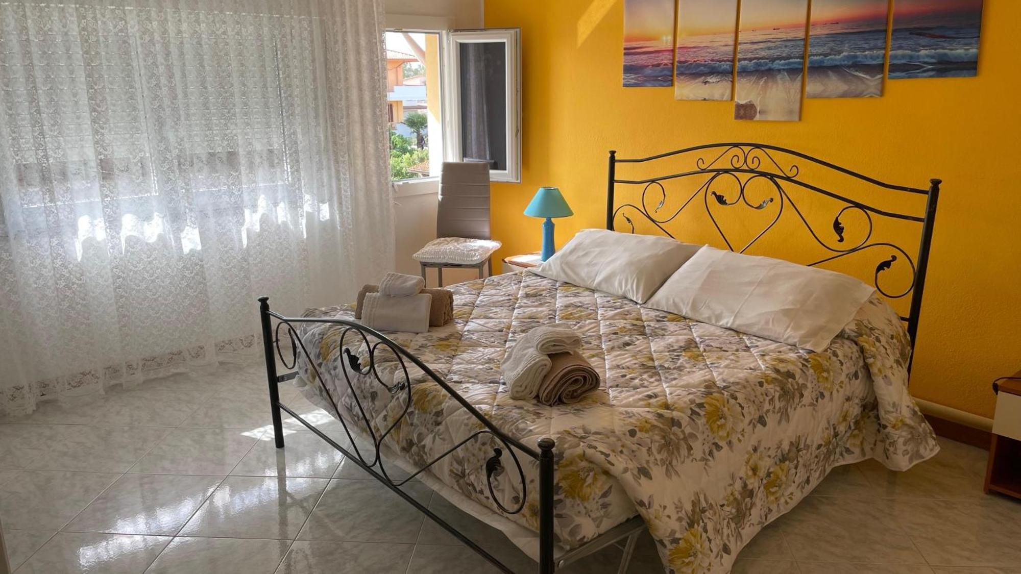 Casa Vacanze Da Roberta A Pochi Km Da Oristano Simaxis エクステリア 写真