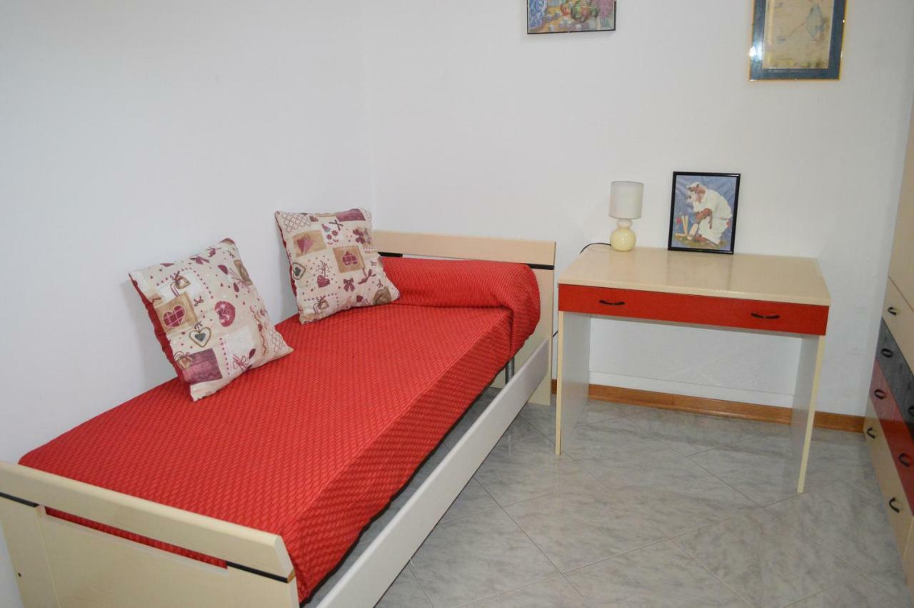 Casa Vacanze Da Roberta A Pochi Km Da Oristano Simaxis エクステリア 写真